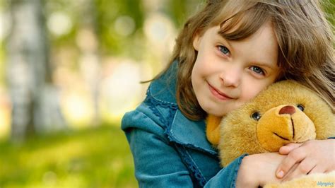 Free Download Nice Baby Girl With Her Teddy Bear Hd Wallpaper Cute