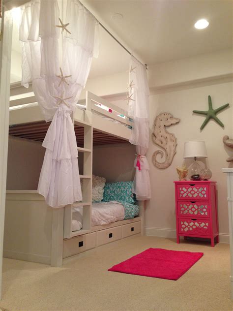 Black and white boho canopy, colorful quilts, topsail paint, and a vintage beach gallery wall. Girls beach bedroom | For the Home | Pinterest | Girls ...