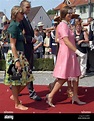(dpa) - Princess Elisabeth of Thurn und Taxis (L) walks with bare Stock ...