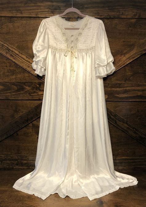 Vintage White Nightgown And Robe Peignoir Set Wedding Night Etsy