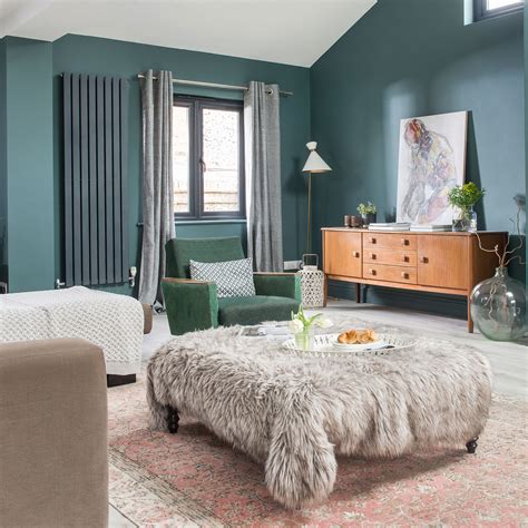 What Colour Goes With Teal In A Living Room