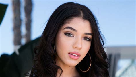 Who Is Yovanna Ventura 5 Things On Justin Biebers Ex Whos Now