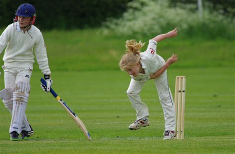 5 great benefits of playing cricket female cricket