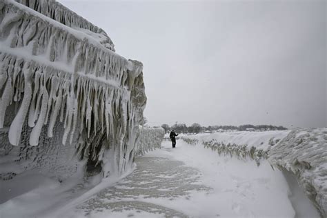 Photos From Buffalos Massive Winter Storm Are Unreal