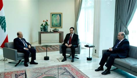 في ظل التوتر الحاصل بعلاقات لبنان مع المملكة العربية السعودية ودول الخليج، خصوصًا بعد شحنة «الرمان المخدّر» الى المملكة وما تلاه من أزمة تجارية بين البلدين، ظهر وزير الخارجية في الحكومة المستقيلة شربل وهبة بحديث. السيرة الذاتية لوزير الخارجية الجديد شربل وهبة | النهار