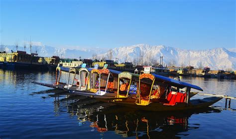 Get Affordable Shikara Ride In Kashmir At Dal Lake Picnicwale