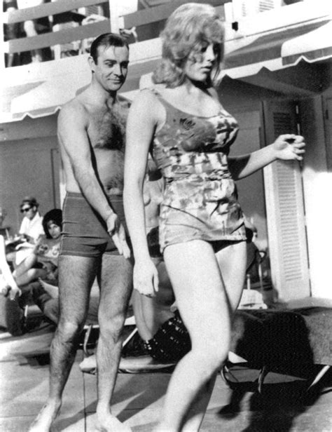 Margaret Nolan With Sean Connery During The Shooting Of Goldfinger