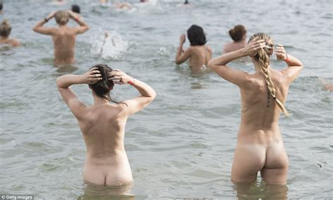 Swimmers Bare It All For The Annual Sydney Skinny Event Daily Mail Online