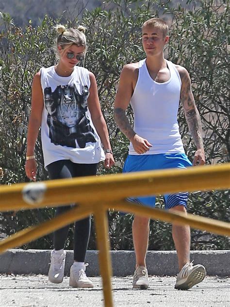 Richie turned 18 thursday and the two got on a private jet friday. Justin Bieber & Sofia Richie Out For A Hike | 212217 ...