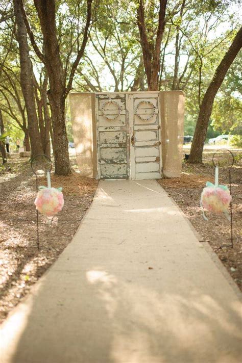 Before you launch headfirst into diy style pinterest fun, check out these dumb wedding decorations so they won't creep up on you. 10 Rustic Old Door Wedding Decor Ideas If You Love Outdoor ...
