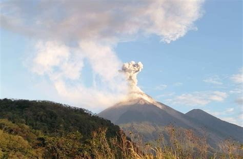Guatemala El Volcán De Fuego De Guatemala Entra En Erupción