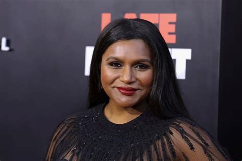 mindy kaling shares bikini photo with body positive message you don t have to be a size 0