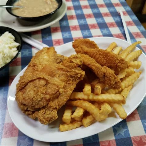 Huck Finn S Catfish In Pigeon Forge Tn Restaurant Review