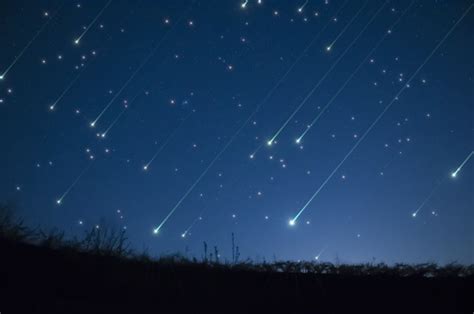 The perseid debris cloud is fairly wide (~0.1 au), filling the frame. Quadrantid meteor shower will peak tonight