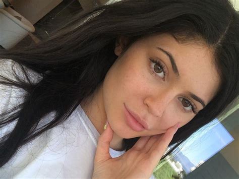 Celebrities Who Look Completely Different Without Makeup Obsev