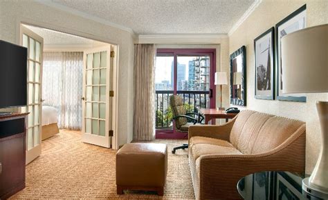 Atlanta Marriott Suites Midtown Spacious Suites In The Heart Of