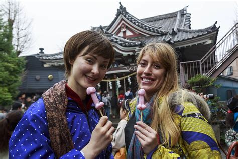 Touristen Bestaunen Penis Kult Japaner Feiern Phallus Festival N Tv De