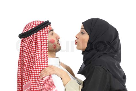 Arabische Saudi Besessen Frau Einen Mann Zu Küssen Stock Bild Colourbox