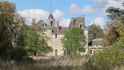 À Bueil en Touraine le château du Plessis Barbe et son histoire aux