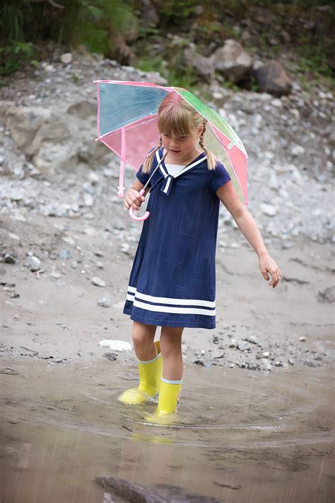图片素材 屏幕 水 性质 女孩 男孩 湿 夏季 肖像 模型 弹簧 颜色 儿童 人类 蓝色 服装 淑女 季节