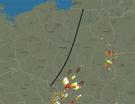 See lightning strikes in real time across the planet. Silne burze już nad Polską. Gdzie będzie najgroźniej?
