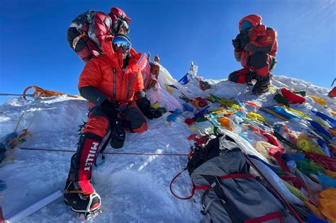 Photos Virus Fails To Deter Hundreds Of Climbers On Mount Everest