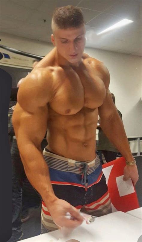 Pin By Jack Boone On Arms In Bodybuilders Men Muscle Men Muscular Men