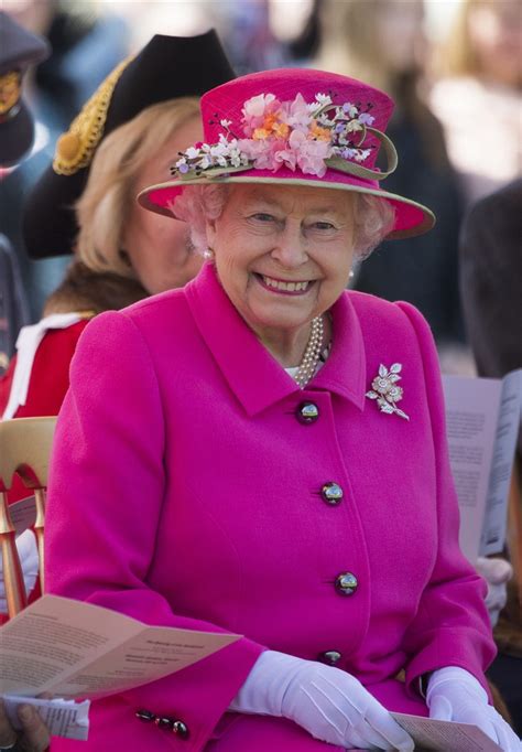 Queen elizabeth ii was crowned as queen at the age of 25 and today when we think of queen elizabeth alexandra mary (her full name), the image that comes to our mind is of dignity &authority. Royal Birthday: Crowds Cheer as Queen Elizabeth II Turns 90