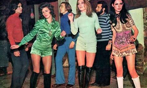groovy sixties 24 fabulous photos defined the 1960s women s fashion vintage news daily