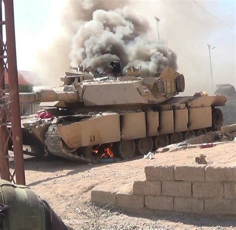 Iraqi M1a1m Abrams On Fire In Ramadi Iraq 2014 Tanks Military Army