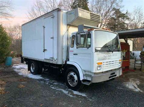 Mack Midliner Farm Manager 1993 Van Box Trucks