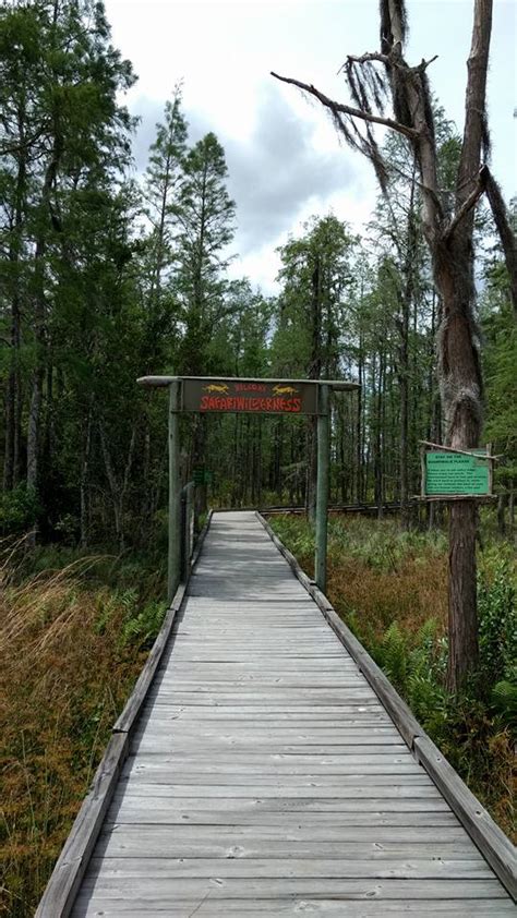 Entrance Sign By Parking Lot Zoochat