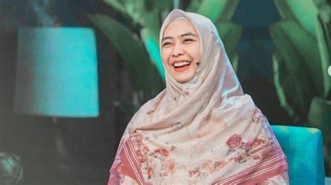 Islam Memuliakan Wanita Ini Penjelasan Ustadzah Oki Setiana Dewi Tentang Peran Wanita Di