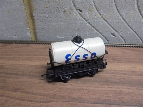 Hornby R R Small Tanker Esso With Cross Stays White With Blue