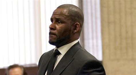 R Kelly Arrested In Chicago On Federal Sex Crime Charges R Kelly Just Jared Celebrity