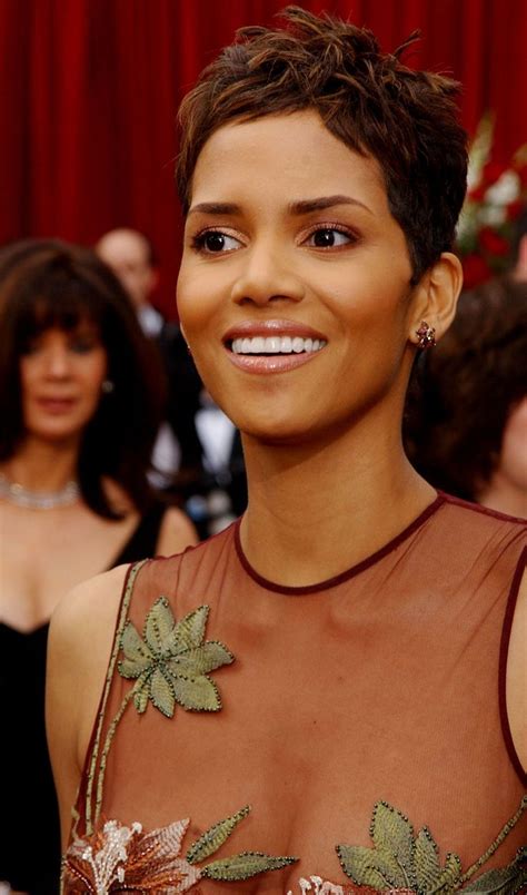 The Best Oscars Hairstyles Of All Time Halle Berry Hairstyles Oscar