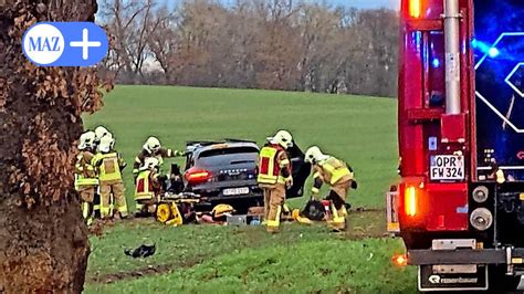 Wustrau 81 Jähriger Porsche Fahrer Stirbt Bei Unfall