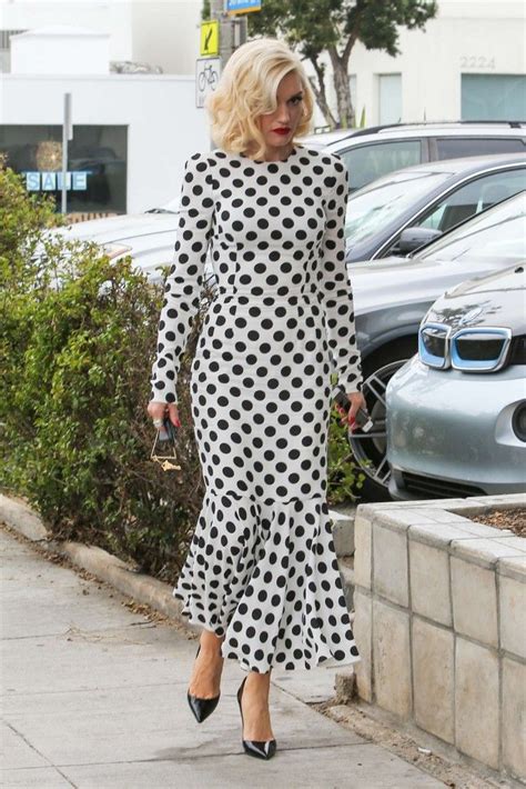 Gwen Stefani Sizzles In Polkadot Dress Fashion Outfits Polka Dot Dress Classy Dress