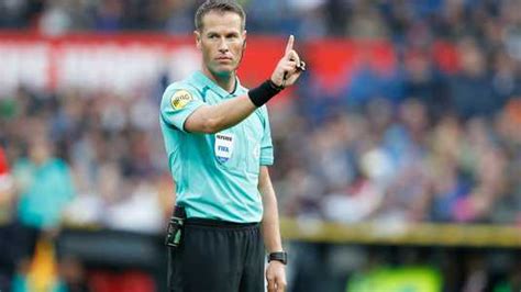 Danny makkelie (born 28 january 1983) is a dutch football referee. Makkelie blundert met lening en krijgt straf van KNVB ...