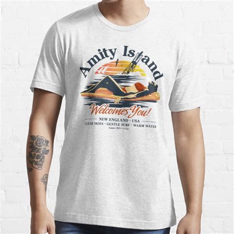 Amity Island Welcomes You 1975 Universal © Ucs Llc T Shirt For