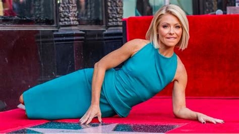 Kelly Ripa Quit Drinking But It Wasnt A Big Deal
