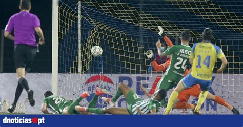 We did not find results for: Arouca vence Rio Ave (3-0) e está com um pé na I Liga ...