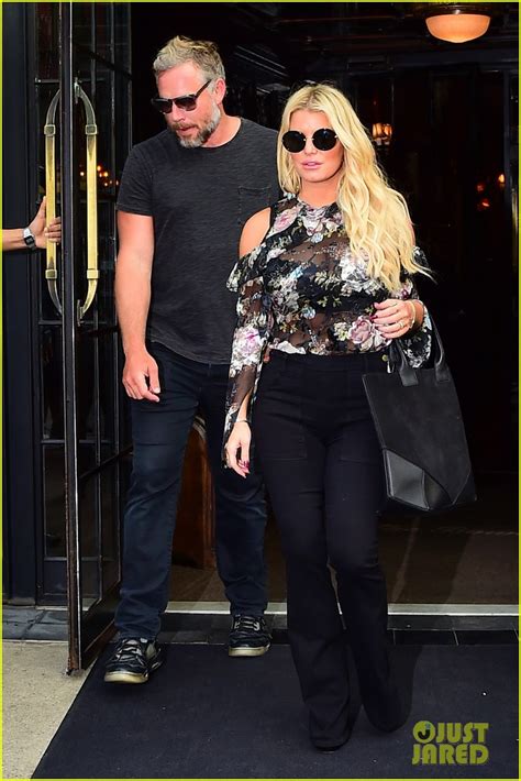 Jessica Simpson Looks Sexy While Grabbing Dinner With Hubby Eric