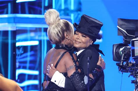 Janet Jackson Honours Mary J Blige At Billboard Music Awards