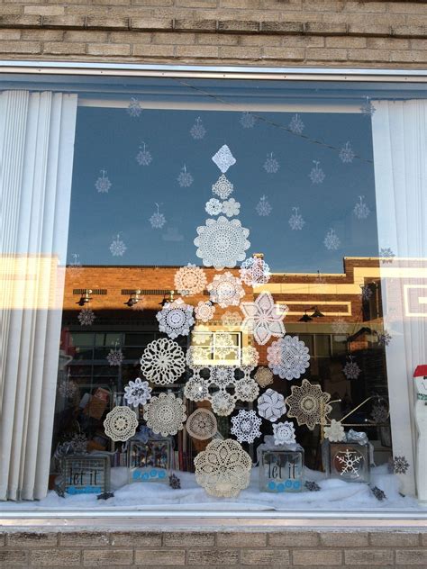 30 Christmas Window Decor Ideas