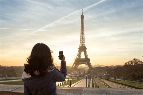 Eiffel Tower Tourists Could End Up In Jail For Taking Snap Of French