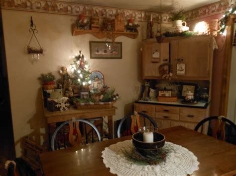 Primitive dining room design ideas posts. Dining room-primitive country Christmas style | Country ...