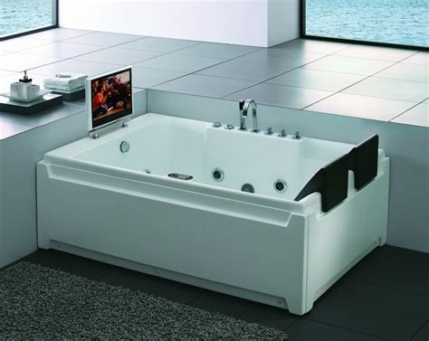 10 Amazing Bathtubs With Built In Tvs