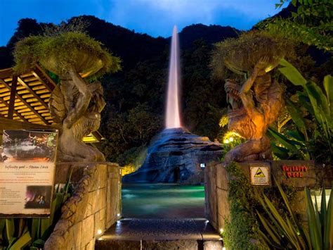 What are some restaurants close to lost world hotel? Lost World Of Tambun - Theme Park, Hotel and Hot Springs