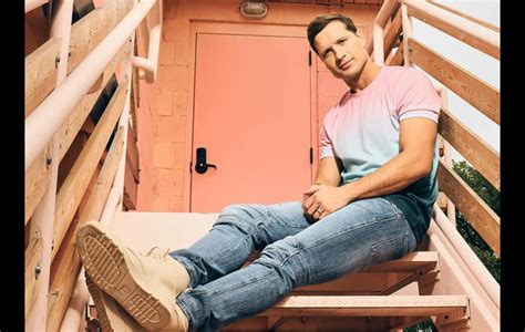 Walker Hayes Drops 90s Country Music Video